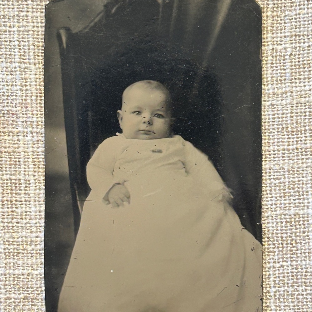 VTG antique 1800s Sixth Plate 1/6 tintype photo baby boy or girl blue eyes